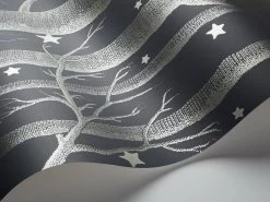 Woods & Stars Charcoal (Antraciet Grijs) 103/11053 -Trendy Wanddecoratie Wereld cole and son woods stars charcoal antraciet grijs 2