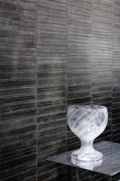 Elitis Anguille Big Croco Galuchat Anguille VP42405 7 Elitis Anguille Big Croco Galuchat Anguille VP42405 -Trendy Wanddecoratie Wereld elitis elitis anguille big croco galuchat anguille 19