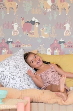 Majvillan Lama Village Evening Lilac - 1043-04 -Trendy Wanddecoratie Wereld majvillan majvillan lama village evening lilac 104 2