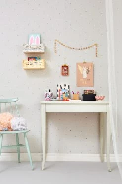 Majvillan Stardust Soft Grey - 128-01 -Trendy Wanddecoratie Wereld majvillan majvillan stardust soft grey 128 01 1